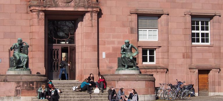 Studiengebühren: Politisch tot oder doch wieder salonfähig? Studiengebühren: Politisch tot oder doch wieder salonfähig?